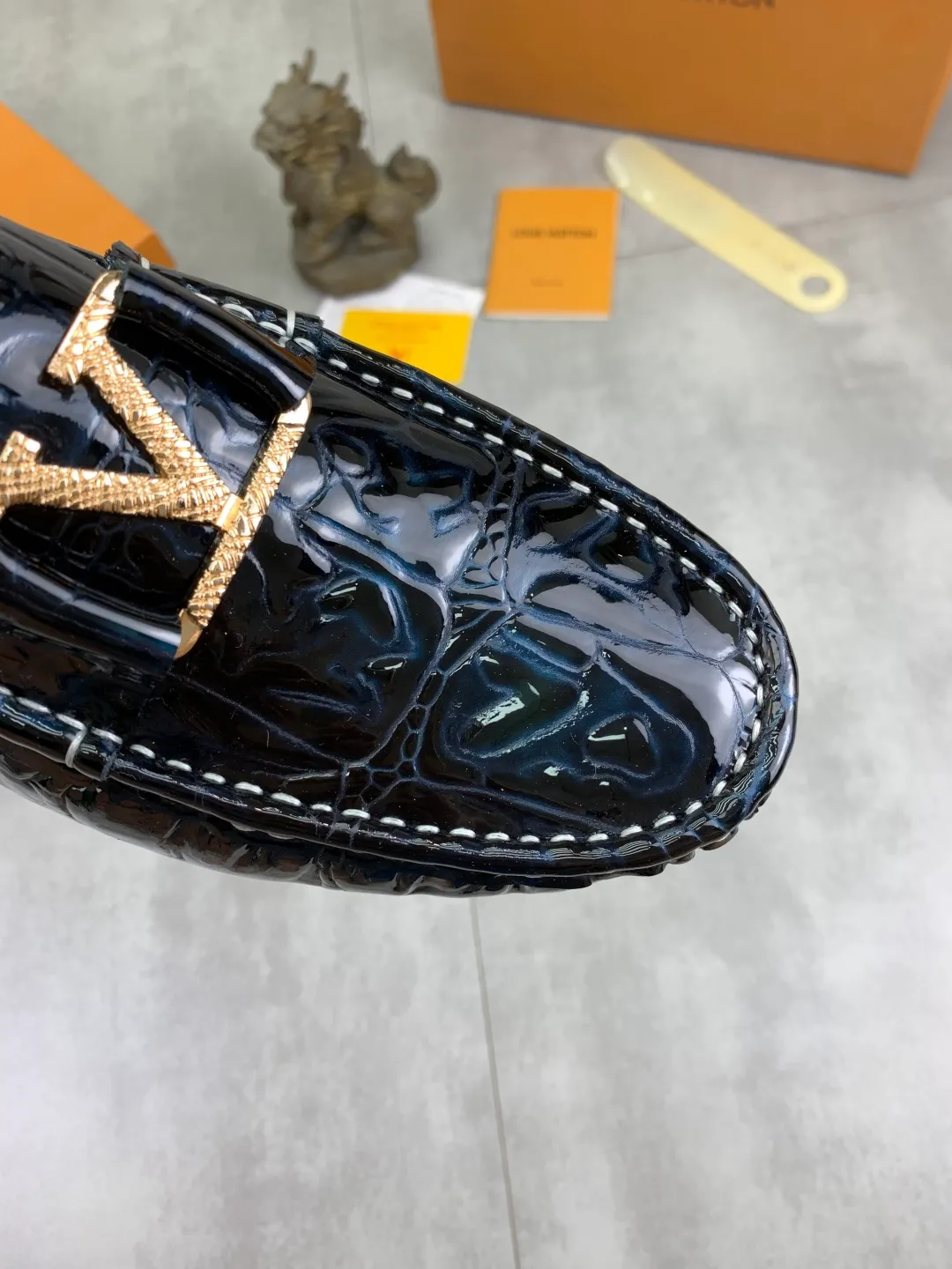 Men's men's shoes 💰P360💰【New style】🆘 🔥🆕【Louis Vuitton】LV Hong Kong high-quality beanie shoes. Loaf style for lazy people. This fabric is made of 🇮🇹 imported Italian first-layer cowhide➕full first-layer pigskin lining. The lining is more high-end. The original non-slip and wear-resistant rubber outsole is the only choice for driving. Size: 38-45. 4️⃣colors available.